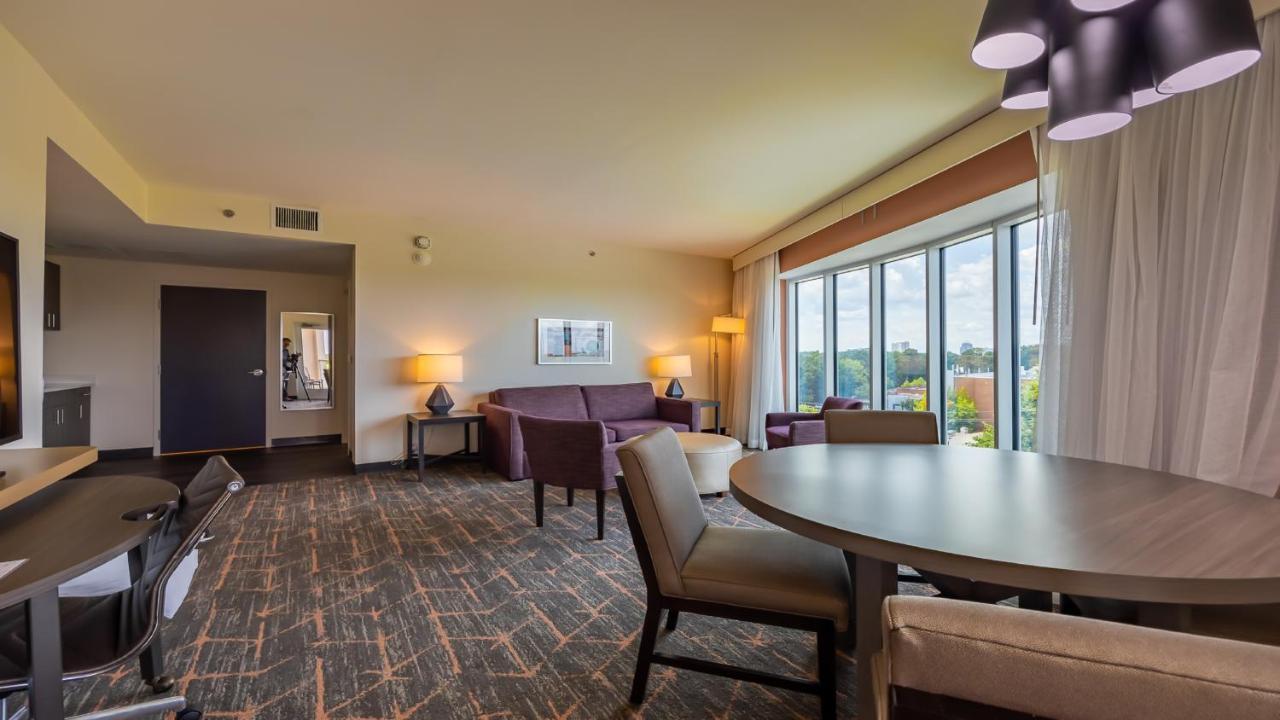 Courtyard By Marriott Atlanta Dunwoody Hotel Exterior photo