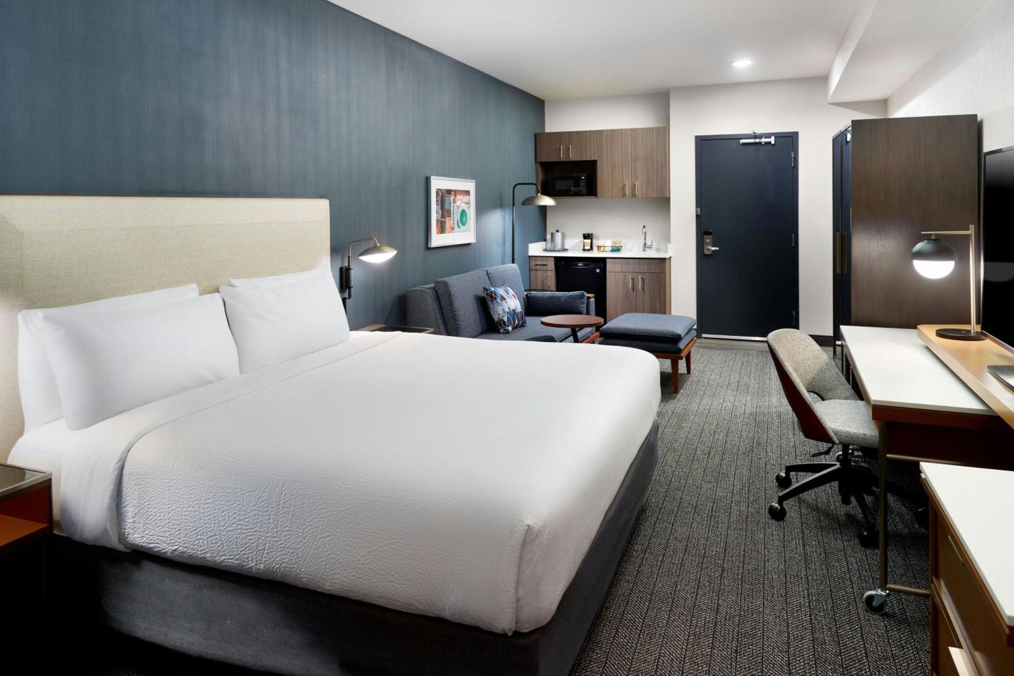 Courtyard By Marriott Atlanta Dunwoody Hotel Exterior photo